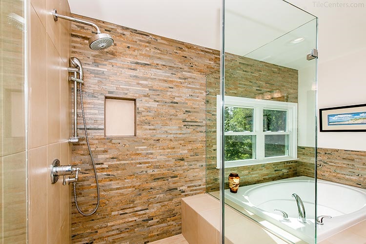 Glass standing shower with niche and bench